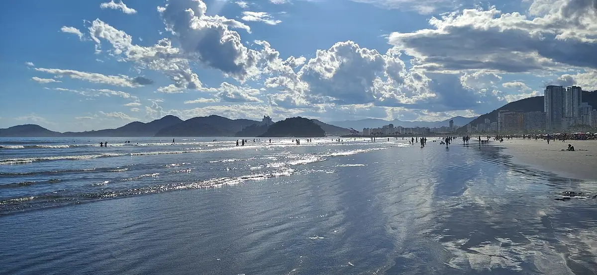 Praia do Gonzaga, em Santos (SP)