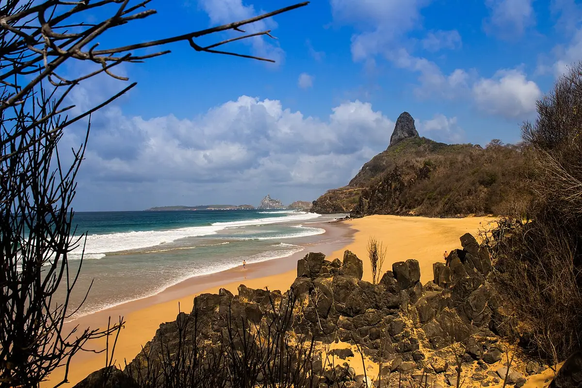 Praia do Cacimba do Padre, em Fernando de Noronha (PE)