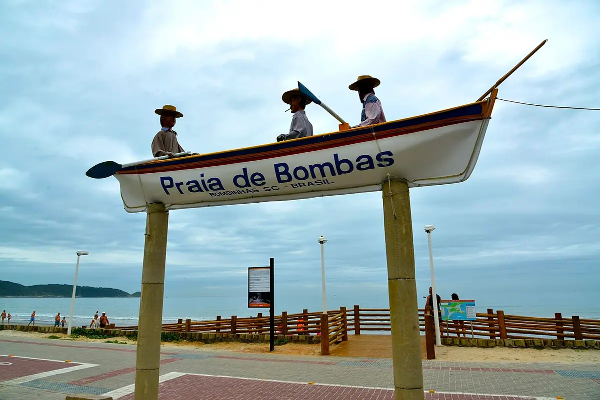 Praia de Bombas, em Bombinhas (SC)