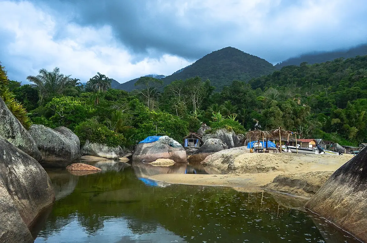 Praia de Ponta Negra, em Paraty (RJ)