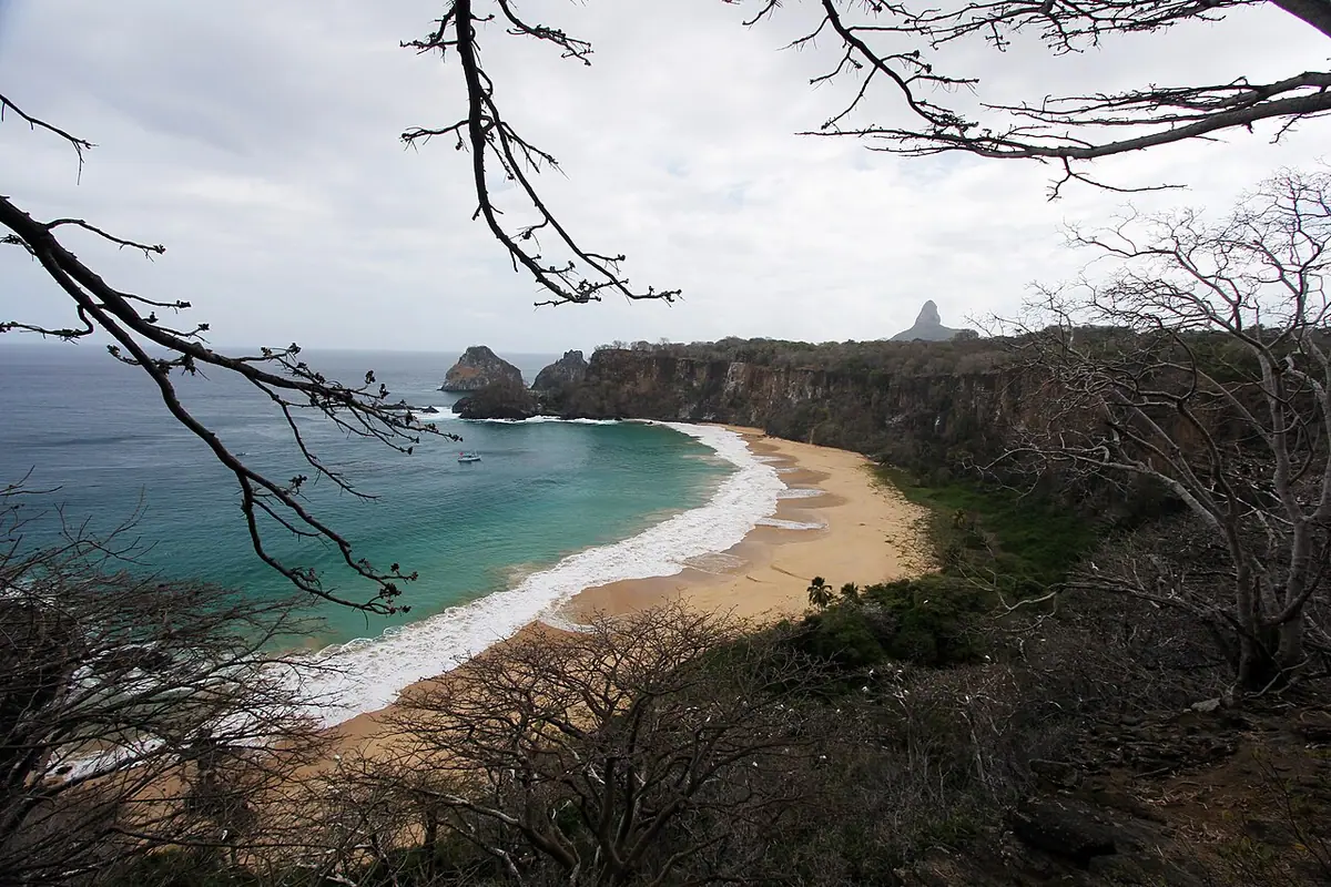 Praia do Sancho, em Fernando de Noronha (PE)