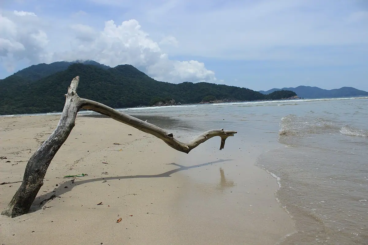 Praia de Dois Rios, em Angra dos Reis (RJ)